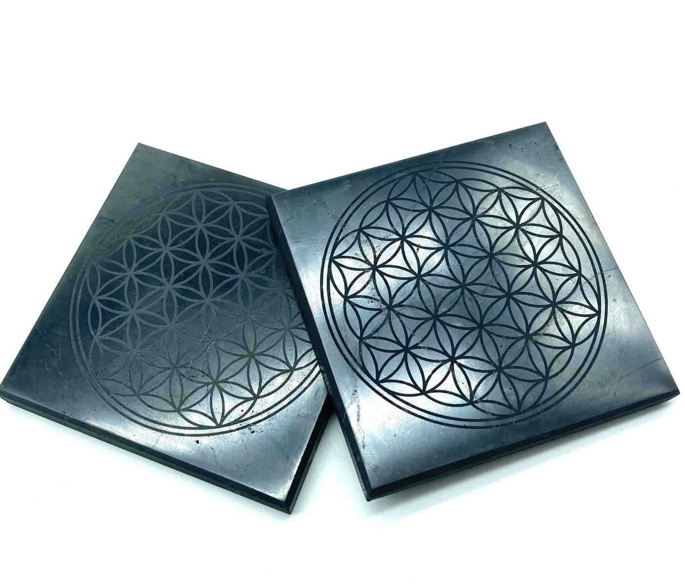 Tenetpietre Piastra di Shungite 10x10 cm con incisione fiore della vita