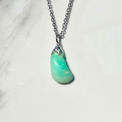 Chrysoprase - necklace with tumbled stone pendant