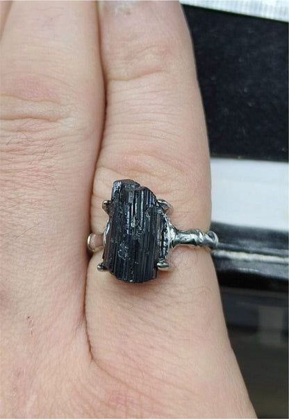 Tormalina Grezza - anello regolabile in ottone anallergico