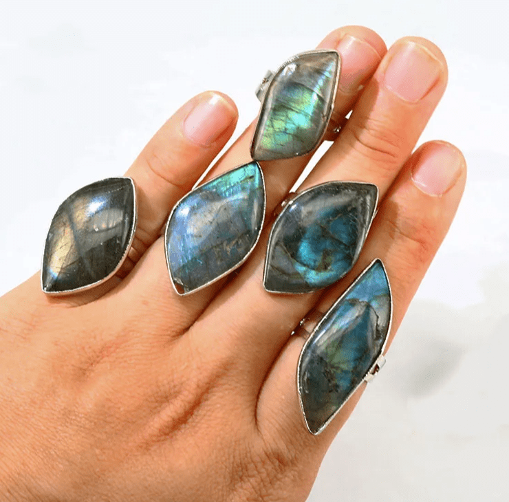 Labradorite goccia - anello regolabile in ottone anallergico